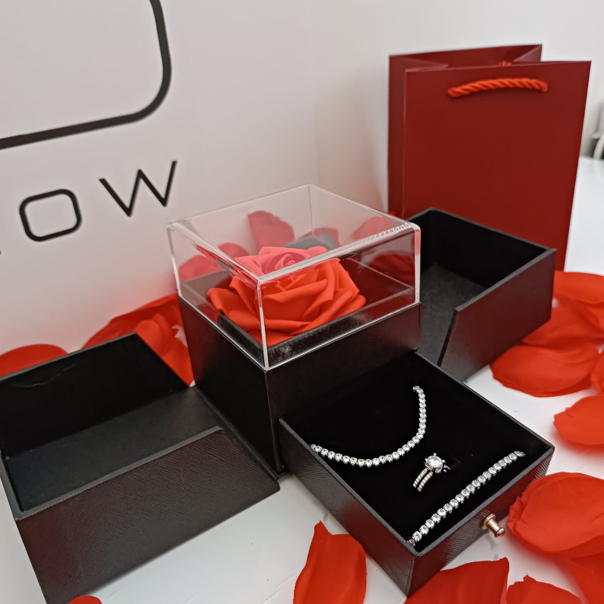 Cofanetto con Rosa - Con Collana-Bracciale e Anello- Unoglow™